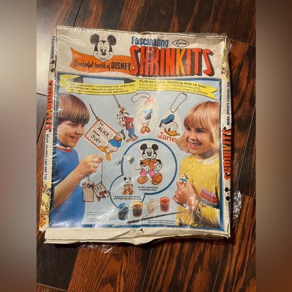 Vintage 1976 Wonderful World of Disney Shrinkits Keychain Kit - Picture 1 of 5